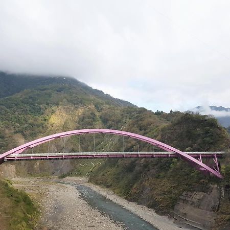 Hualing 拉拉山周家渡假旅館 מראה חיצוני תמונה