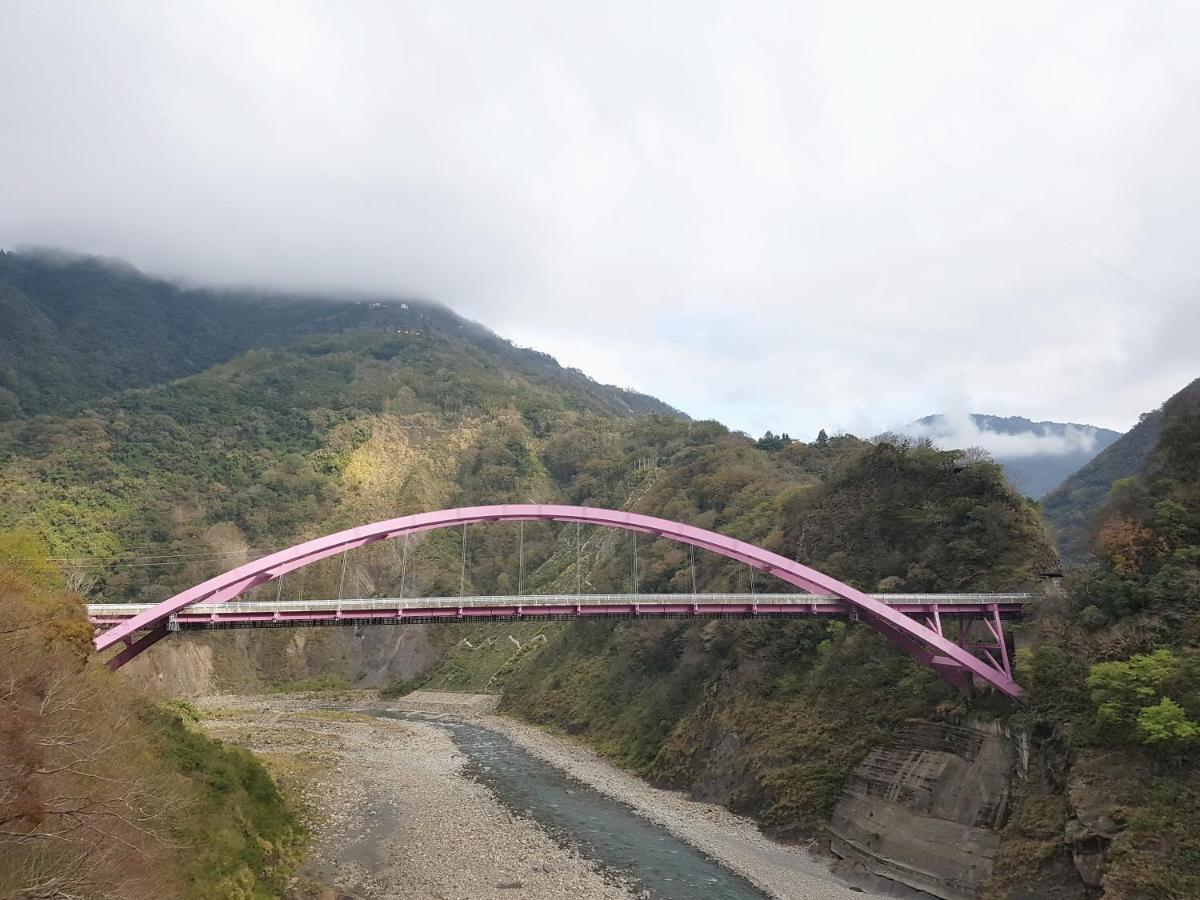 Hualing 拉拉山周家渡假旅館 מראה חיצוני תמונה
