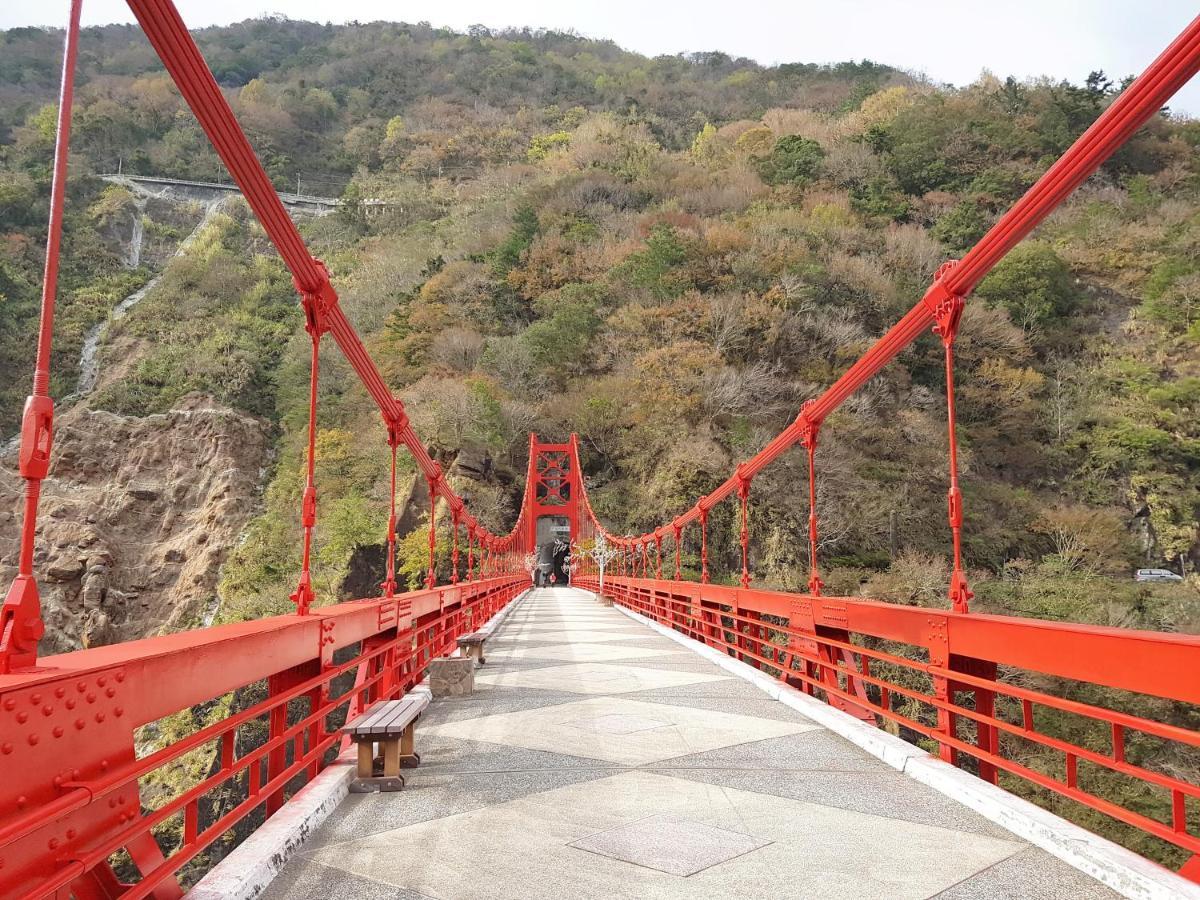 Hualing 拉拉山周家渡假旅館 מראה חיצוני תמונה