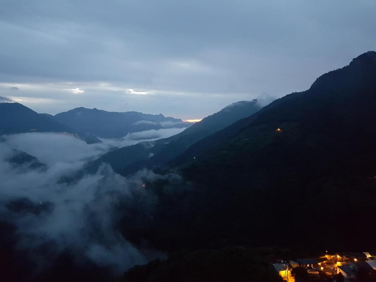 Hualing 拉拉山周家渡假旅館 מראה חיצוני תמונה